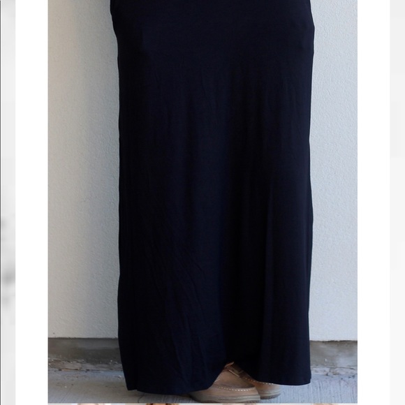 Black Jersey V-Neck Side Slitted Maxi Dress - Picture 3 of 8